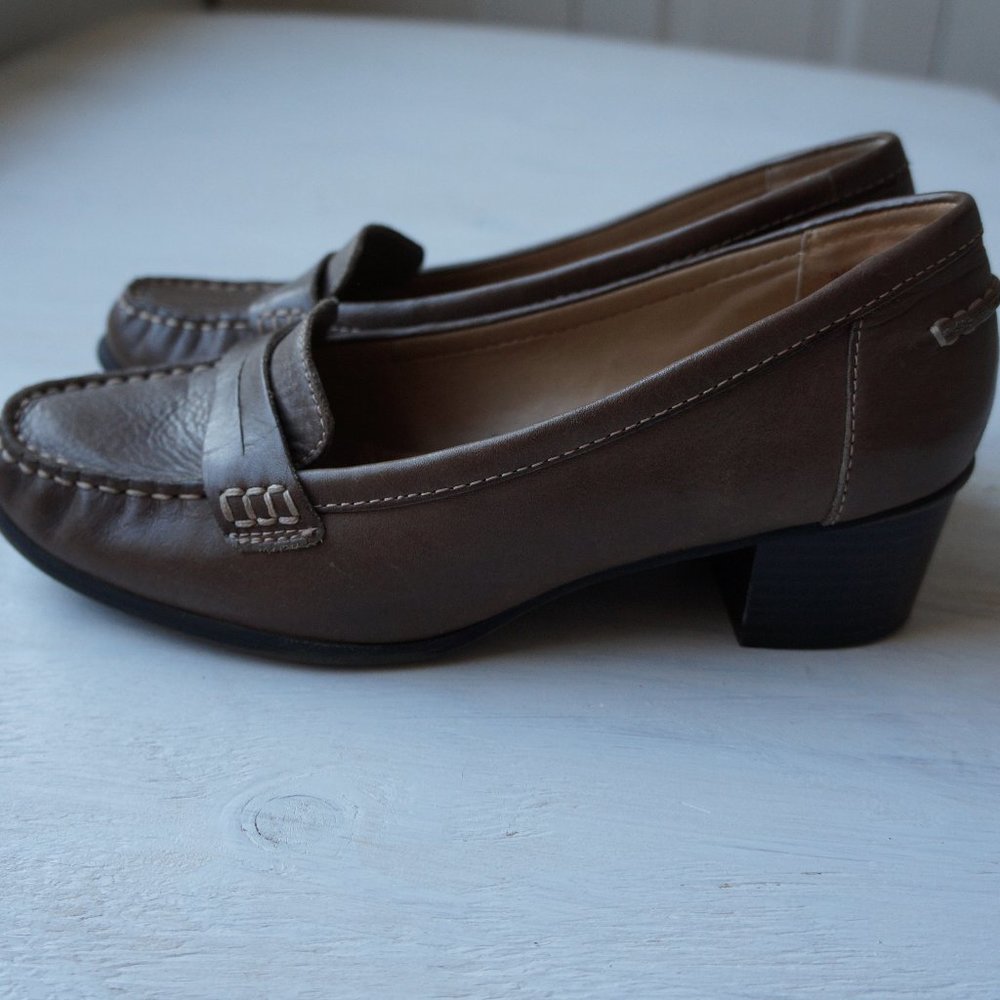 Strictly Comfort Leather Loafers Low Heel Sz 9.5